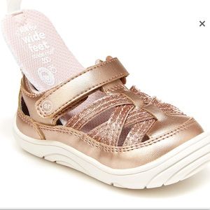 VGUC Stride Rite Amos Rose Gold